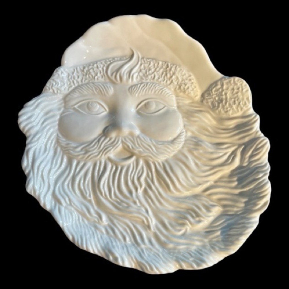 Mikasa Santa plate, porcelain, gold trim, no flaws
